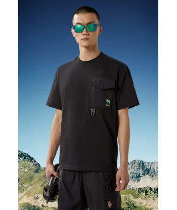 MONCLER GRENOBLE - T-shirt noir avec poche à prix réduit toute l'année