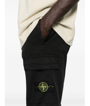 Stone Island - Pantalon cargo regular tapered noir sur le site 